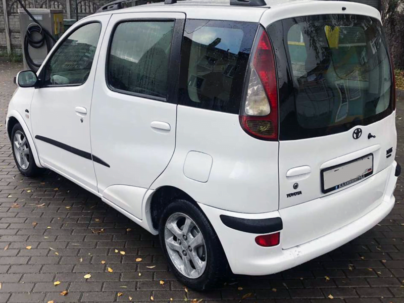 Toyota Yaris Verso — изображение 4