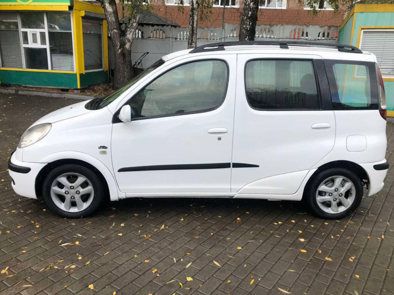 Toyota Yaris Verso — изображение 3